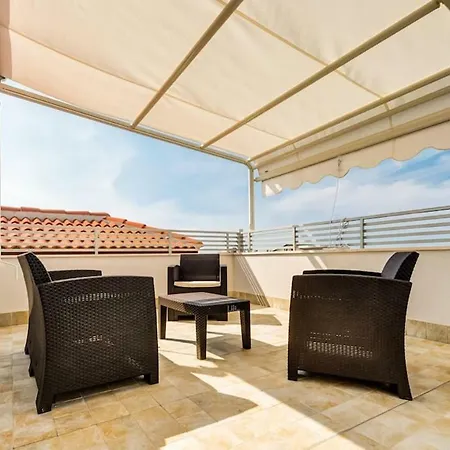 Penthouse 104 Sea View -magnolia Holidays